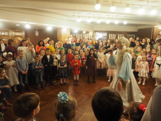 Новогодний праздник для маленьких жителей МО Кронверкское